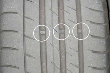 Profundidad del dibujo en los neumáticos.   El agarre de los neumáticos y, por tanto, su seguiridad, depende del la profundidad del dibujo.